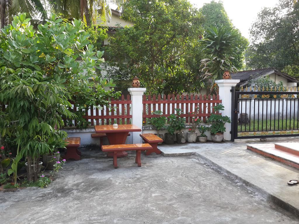 A Tee Guesthouse Luang Prabang Exterior photo