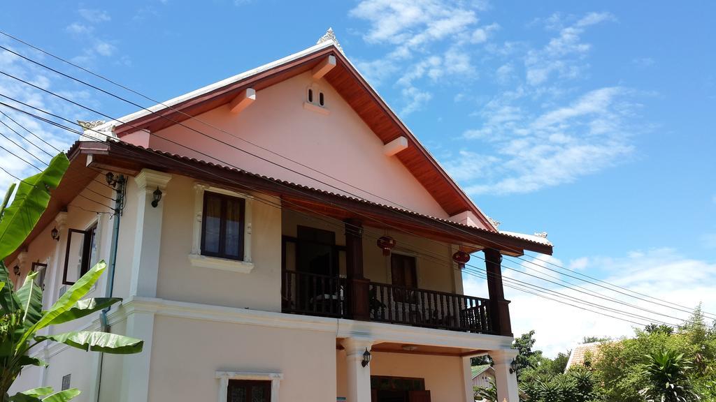 A Tee Guesthouse Luang Prabang Exterior photo