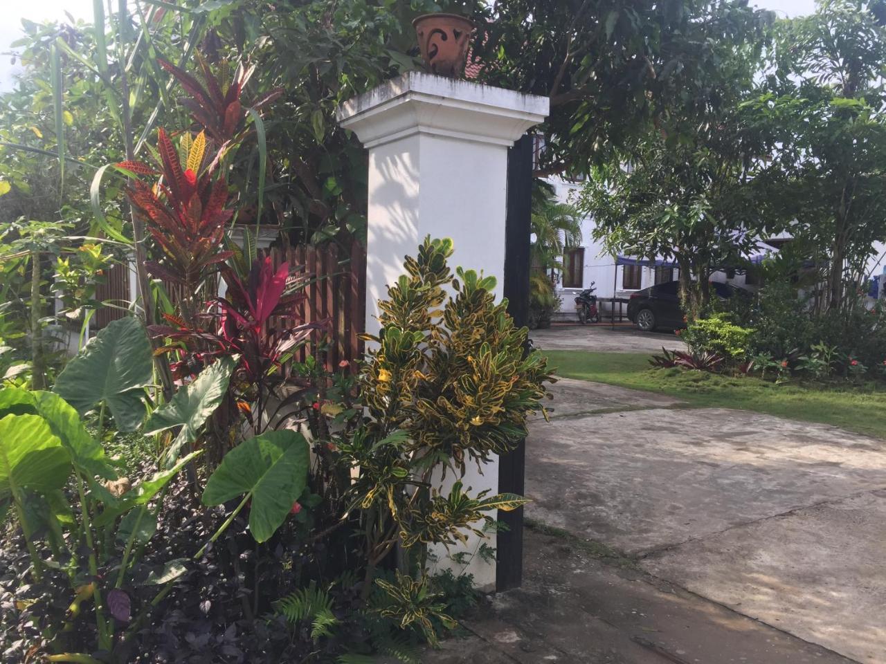 A Tee Guesthouse Luang Prabang Exterior photo