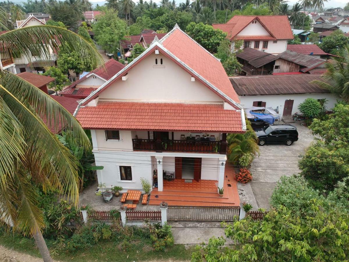 A Tee Guesthouse Luang Prabang Exterior photo